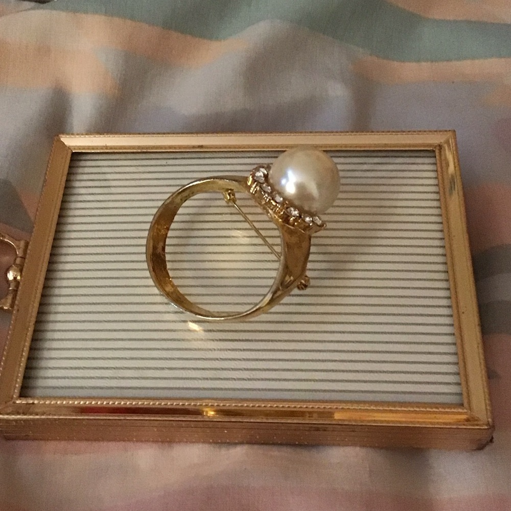 Stamped gold brooch vintage